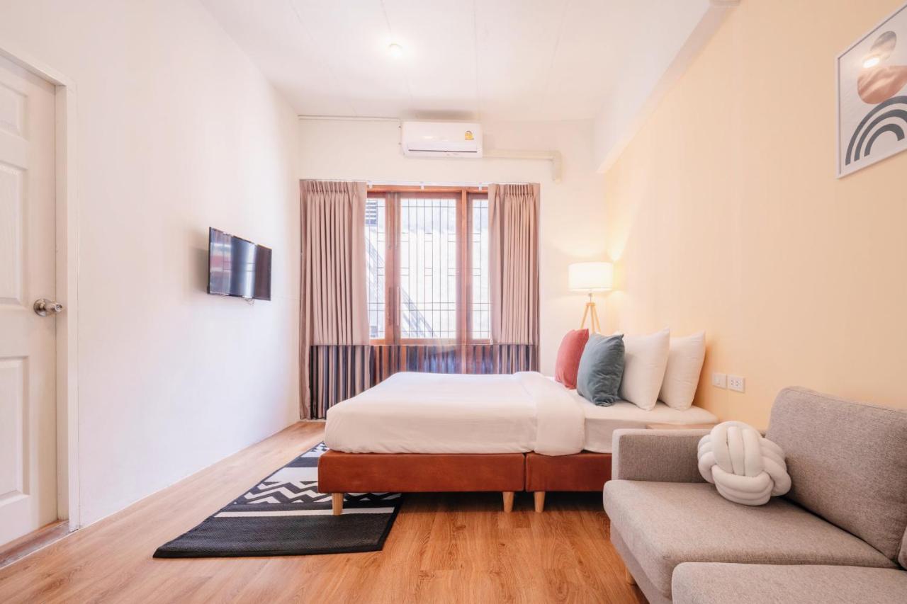 Отель House Of Papa Bangkok Siam Экстерьер фото